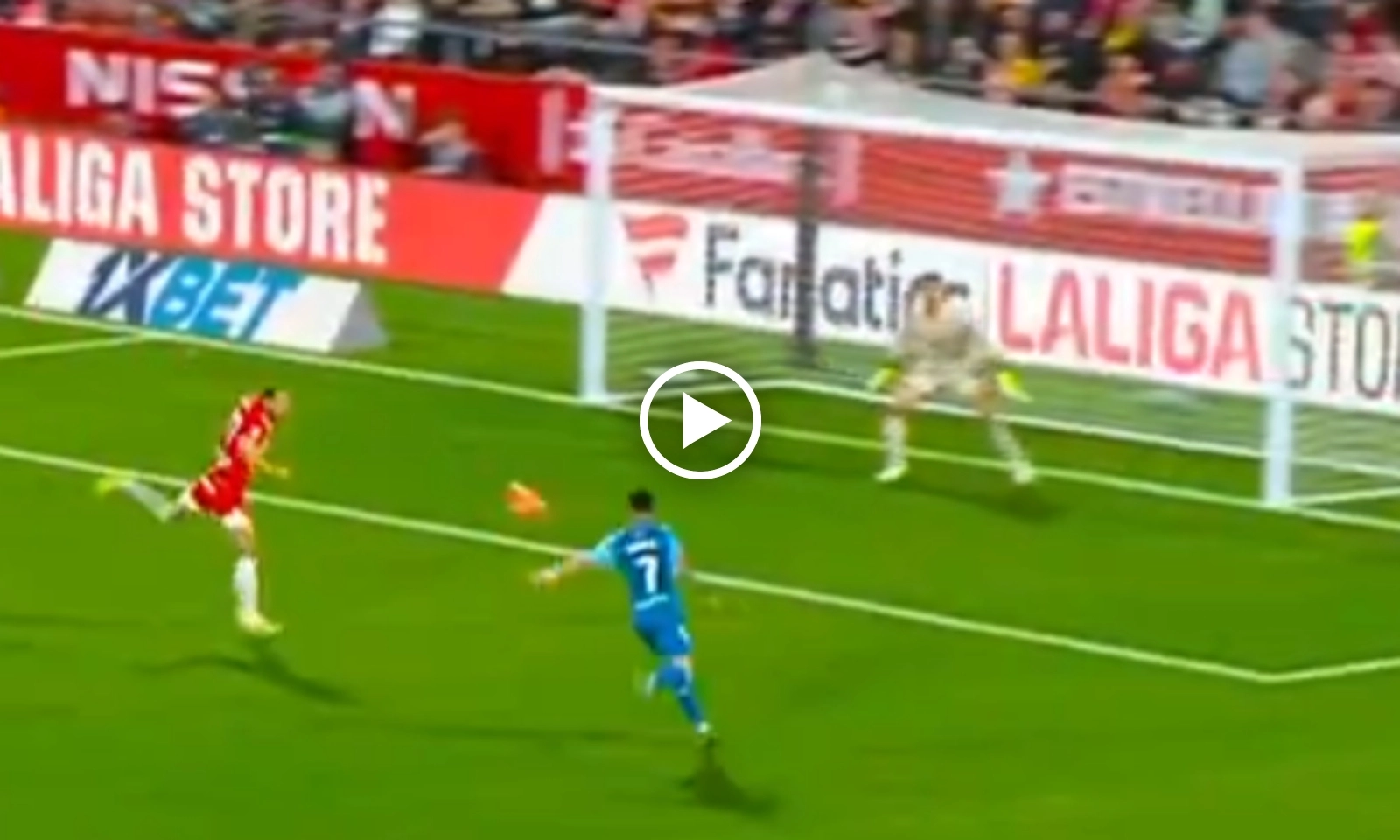 VIDEO: Antony volley cháy lưới đối thủ, tấm vé Champions League đã cận kề