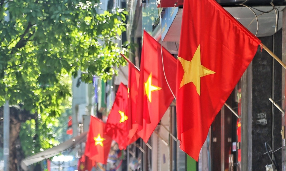 Người lao động hoán đổi ngày làm việc nào để nghỉ lễ 30/4 trong 5 ngày?