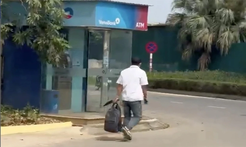 Phòng giao dịch ngân hàng bị cướp táo tợn giữa ban ngày