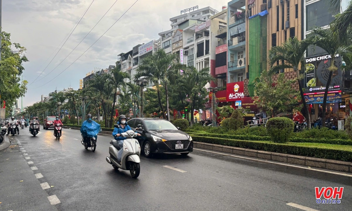 TPHCM: Mây dông phát triển gây mưa nhiều nơi