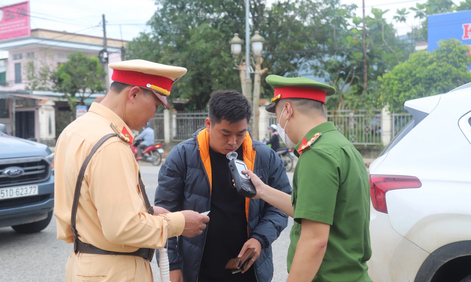 Lâm Đồng xử lý hơn 200 vi phạm giao thông trong đợt cao điểm an toàn giao thông