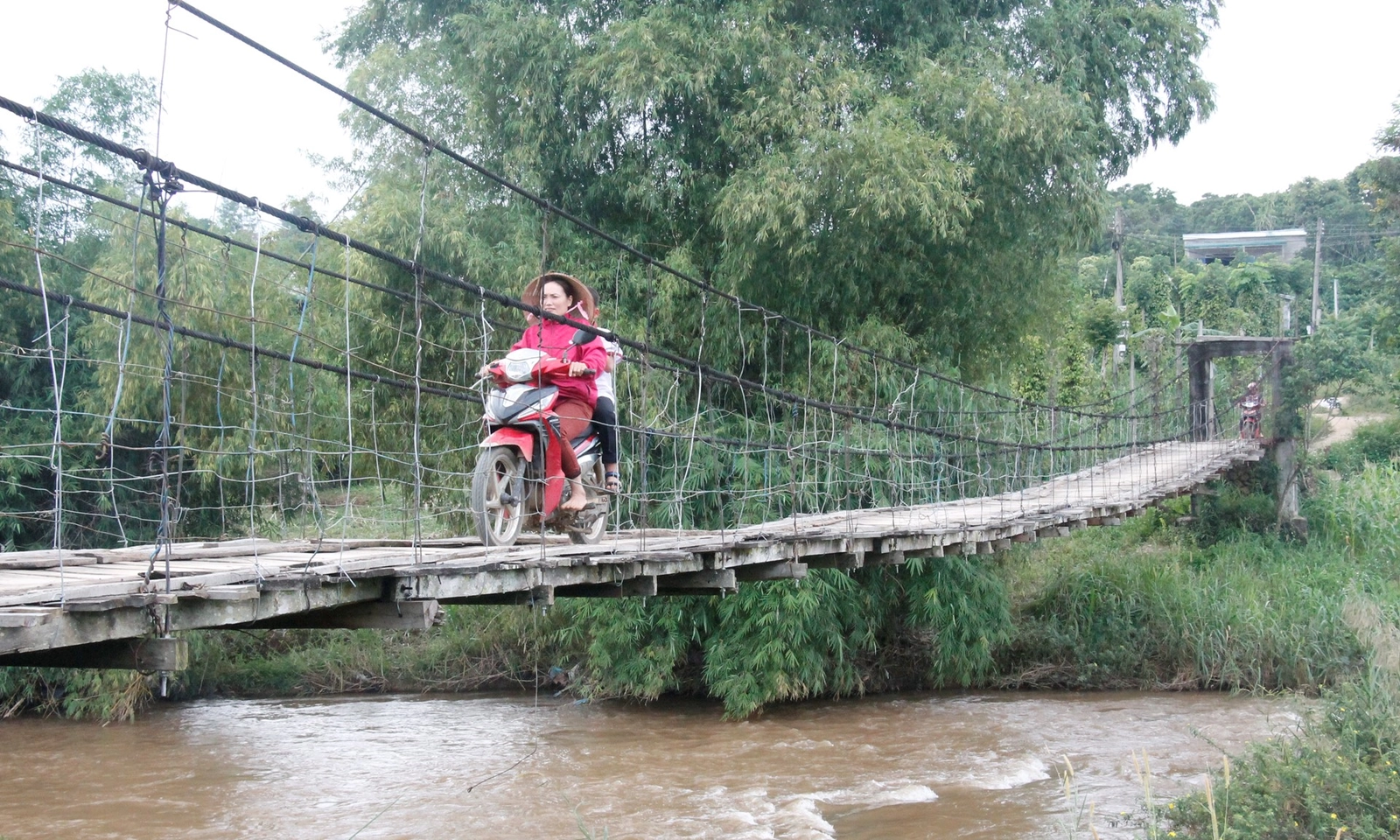 Thủ tướng yêu cầu rà soát, sửa chữa, khắc phục ngay hệ thống cầu treo trên toàn quốc