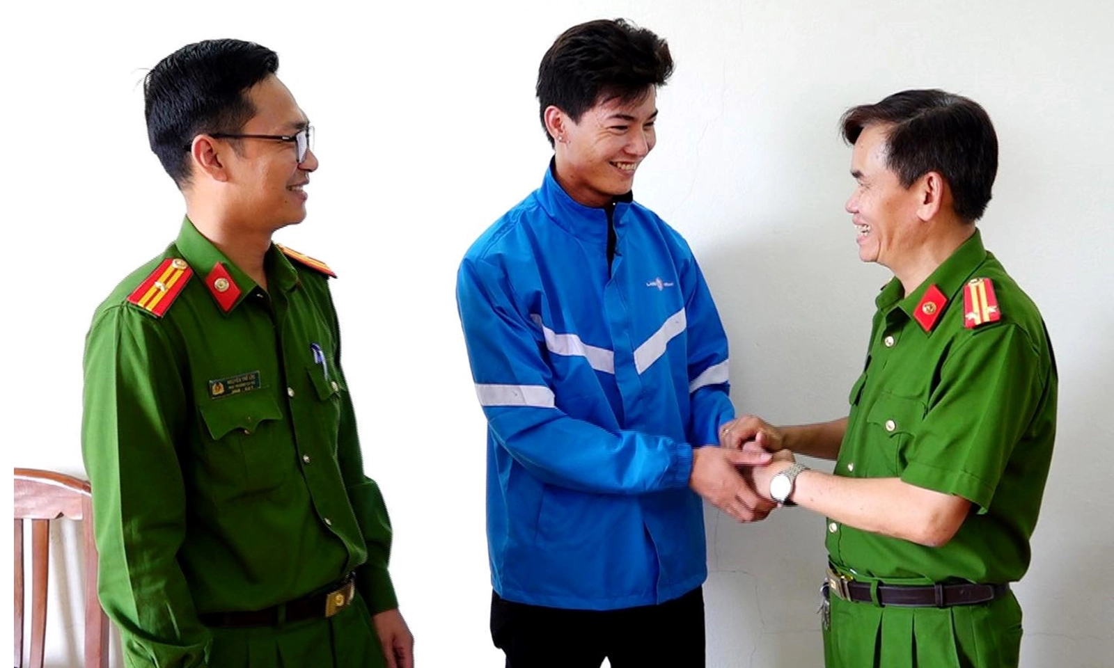 Tài xế kịp thời báo công an cứu cô gái trẻ bị dụ dỗ đi Campuchia làm việc