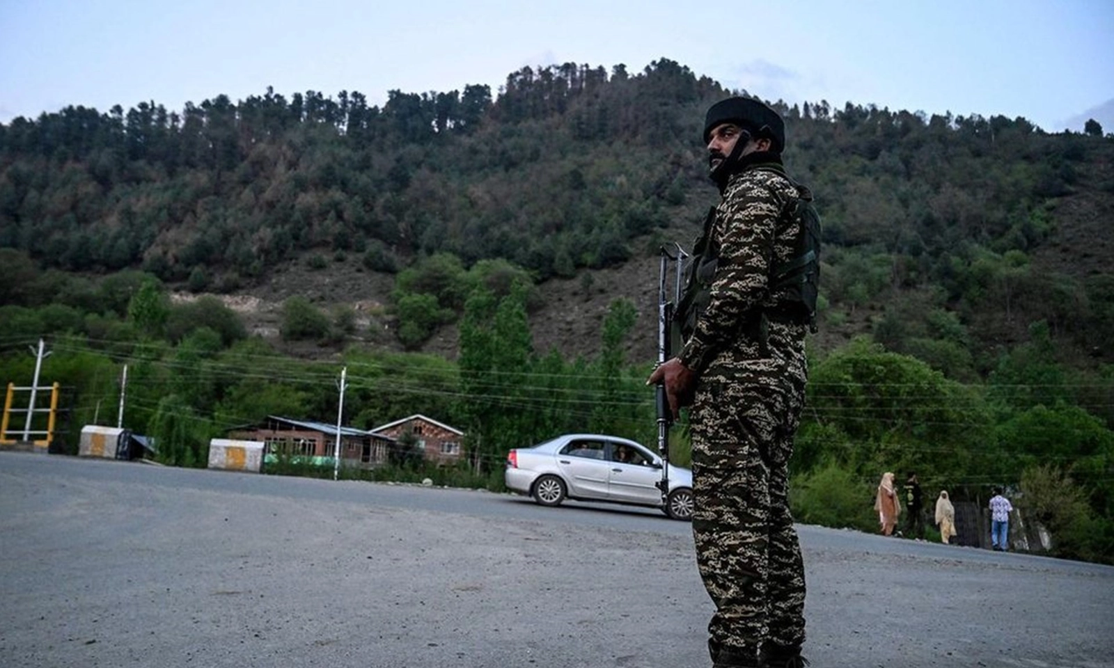 Quân đội Ấn Độ và Pakistan đấu súng ở Kashmir