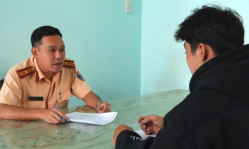 Cho mượn xe máy đi chơi, hai anh em bị phạt 24,5 triệu, tạm giữ xe 7 ngày