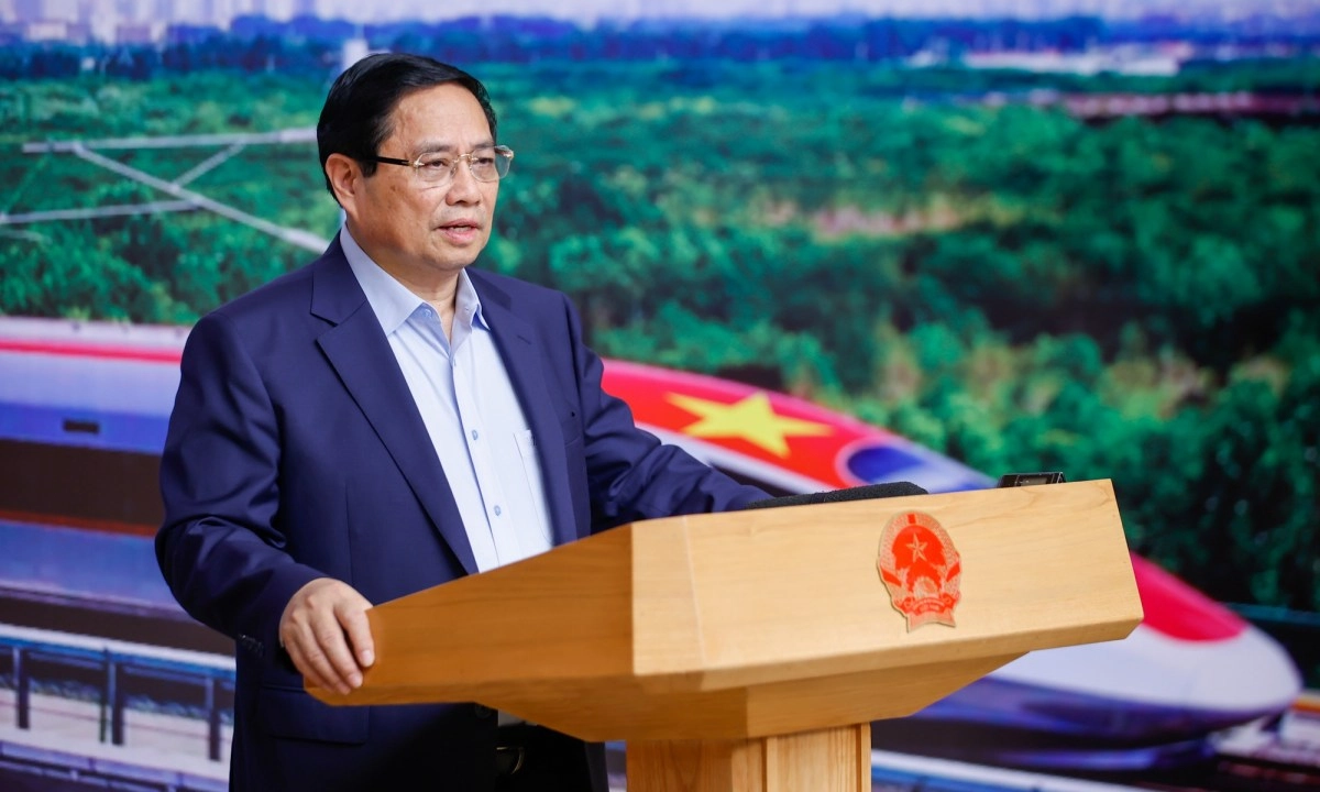Thủ tướng: Phát triển đường sắt chưa tương xứng với phát triển của đất nước