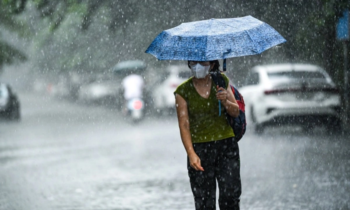 Nam Bộ sáng nắng nóng, chiều mưa dông và triều cường