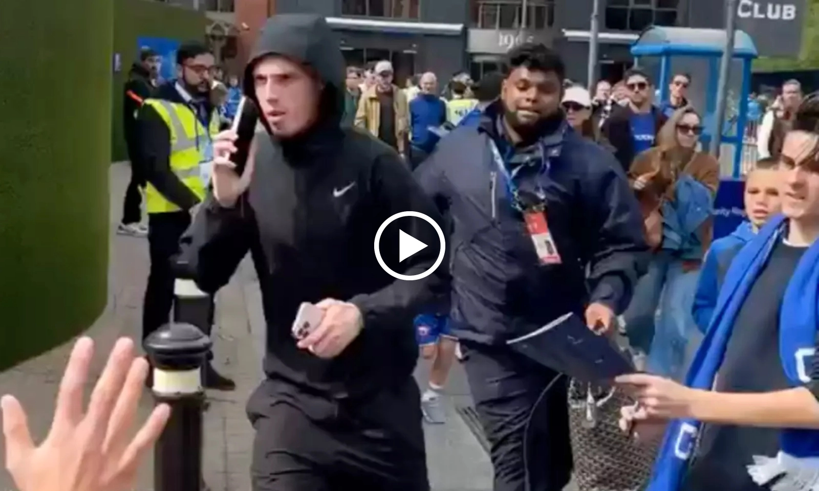 Video: Lý do Palmer chạy khỏi Stamford Bridge ra đường sau khi Chelsea chiến thắng