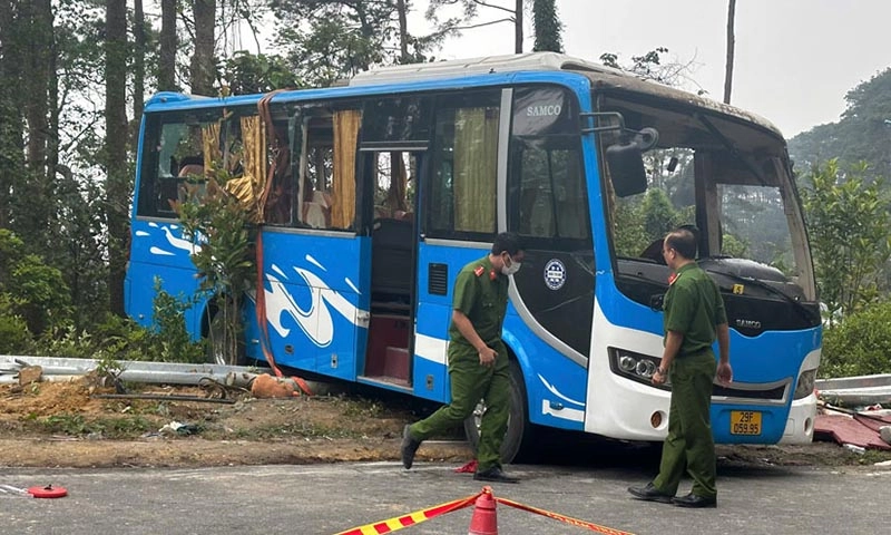 Số người tử vong trong vụ lật xe khách trên đèo Tam Đảo tăng lên 4 nạn nhân