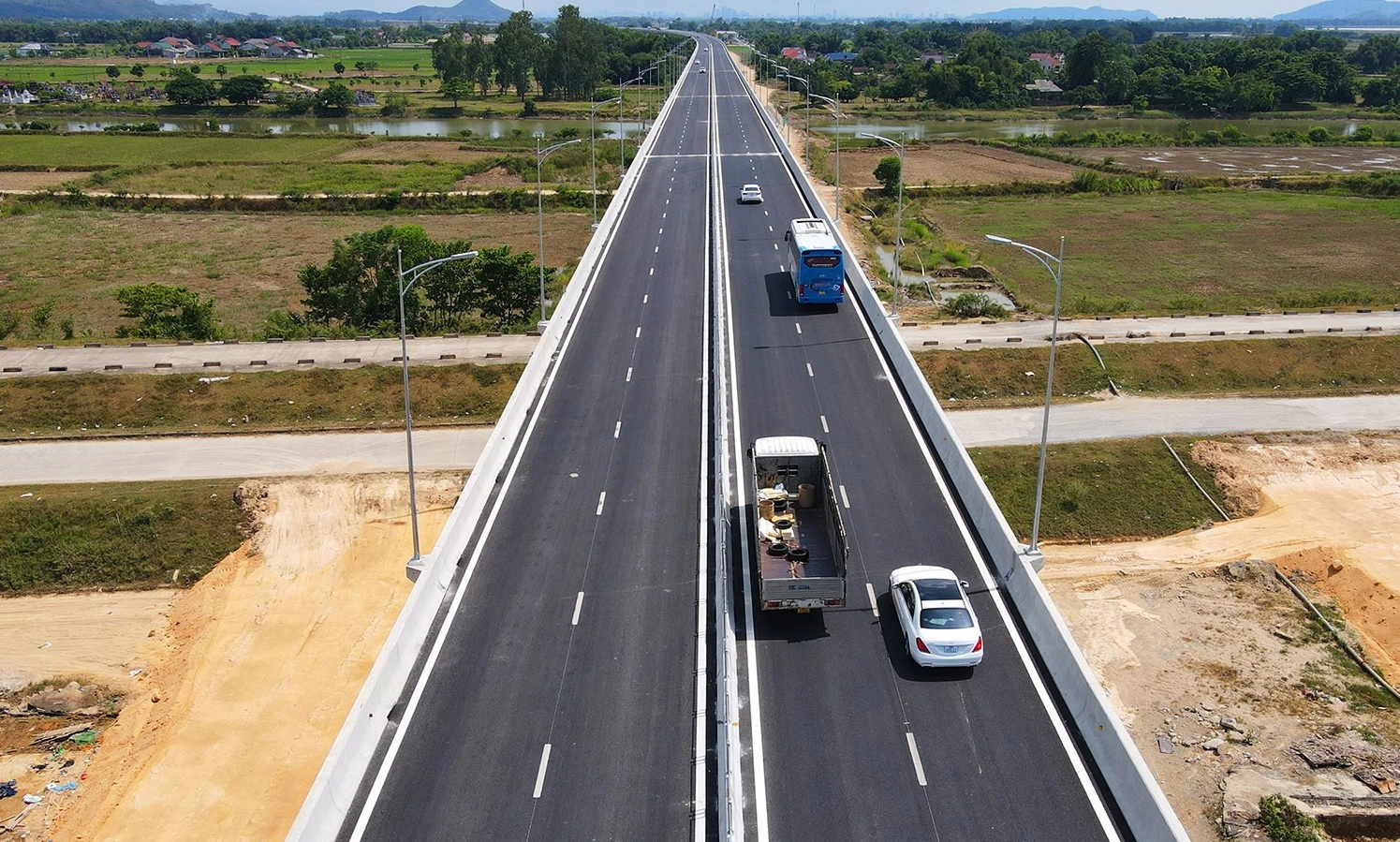 Chính thức thông xe gần 90km cao tốc Bắc - Nam ở Hà Tĩnh