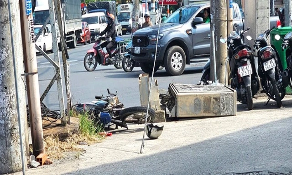 Truy tìm chủ nhân xe máy bị bỏ lại ở ngã tư