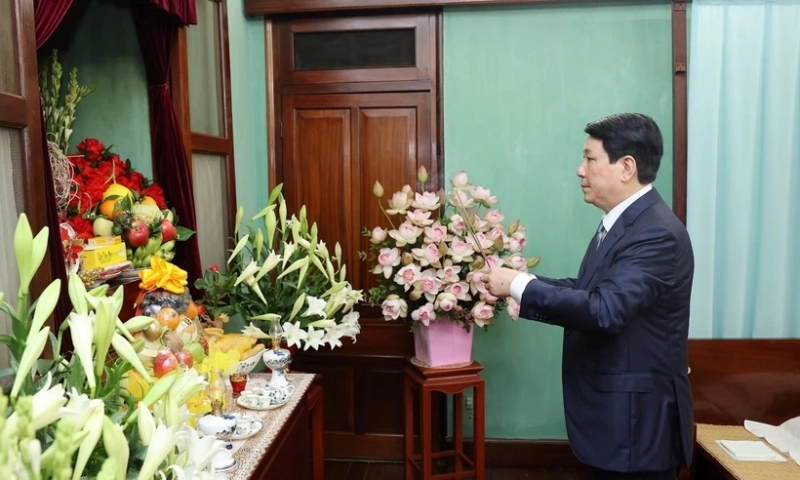 Chủ tịch nước Lương Cường thăm Khu di tích Chủ tịch Hồ Chí Minh
