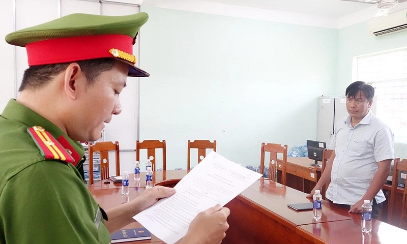 Khởi tố, bắt tạm giam nguyên giám đốc Trung tâm Giáo dục nghề nghiệp ở An Giang
