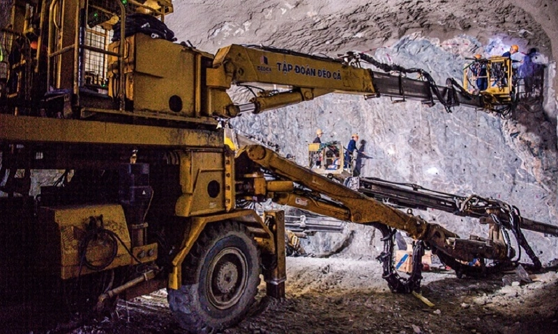 Điểm tin trưa 30/4: Đào thông hầm dài nhất cao tốc Bắc – Nam | Lễ thượng cờ thống nhất non sông