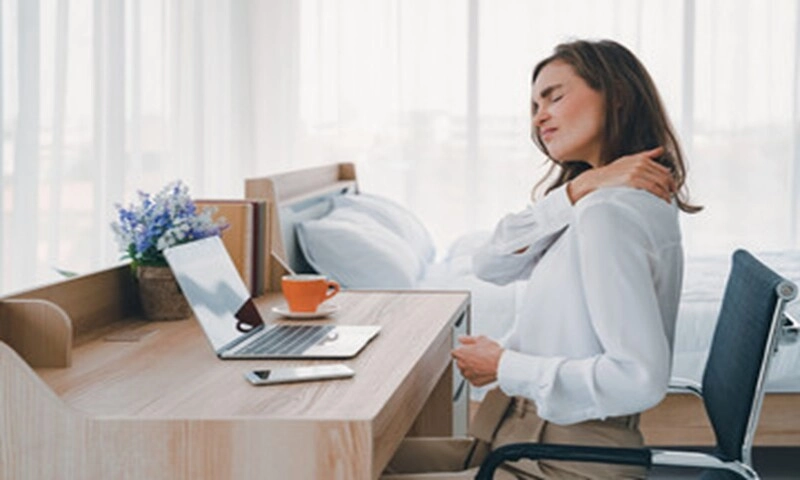 Ngồi hơn 6 tiếng mỗi ngày làm tăng nguy cơ đau cổ