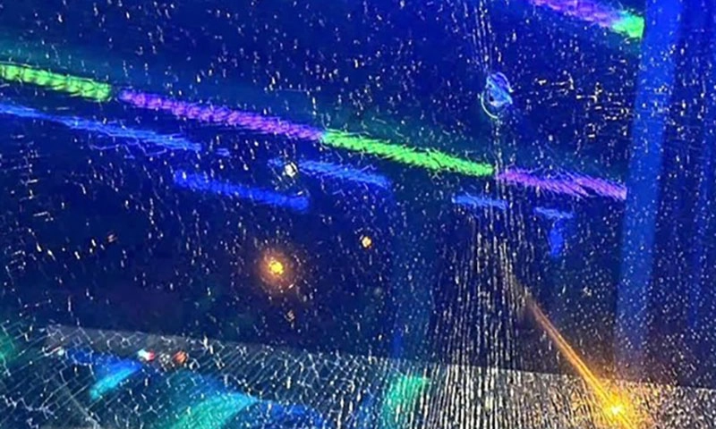 Lại xuất hiện việc xe ô tô bị ném vỡ kính khi đi trên cao tốc ở Đồng Nai 