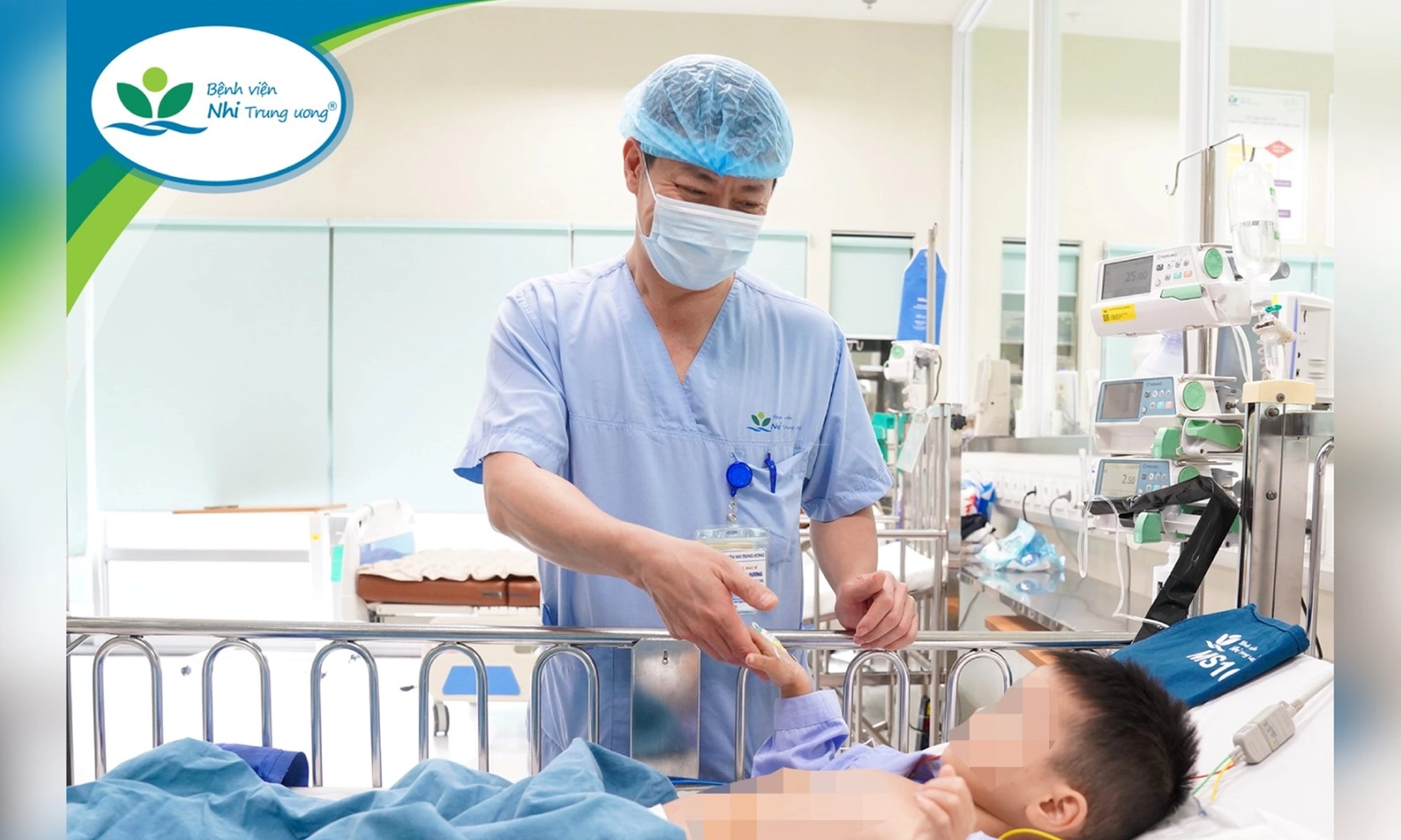 Bé trai bị xe ba gác cán qua người đã ổn định | BHYT trả toàn bộ chi phí điều trị 