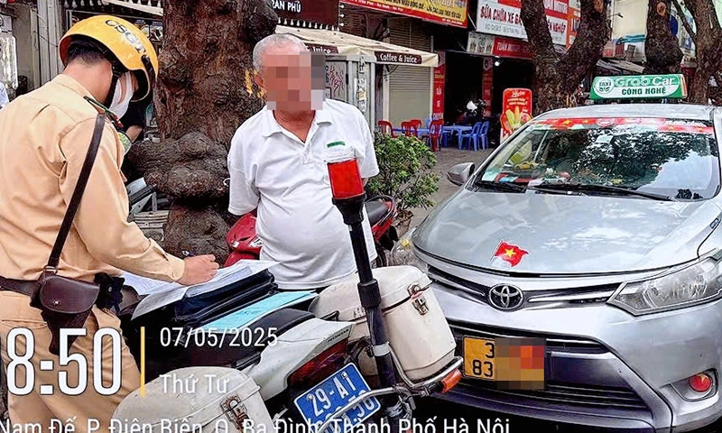 Dừng, đỗ xe trong hành lang an toàn đường sắt, 26 tài xế bị phạt