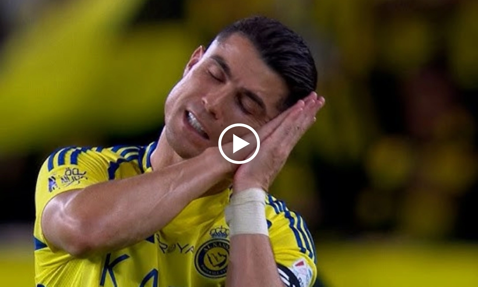 VIDEO: Ronaldo chỉ trích đồng đội mơ ngủ