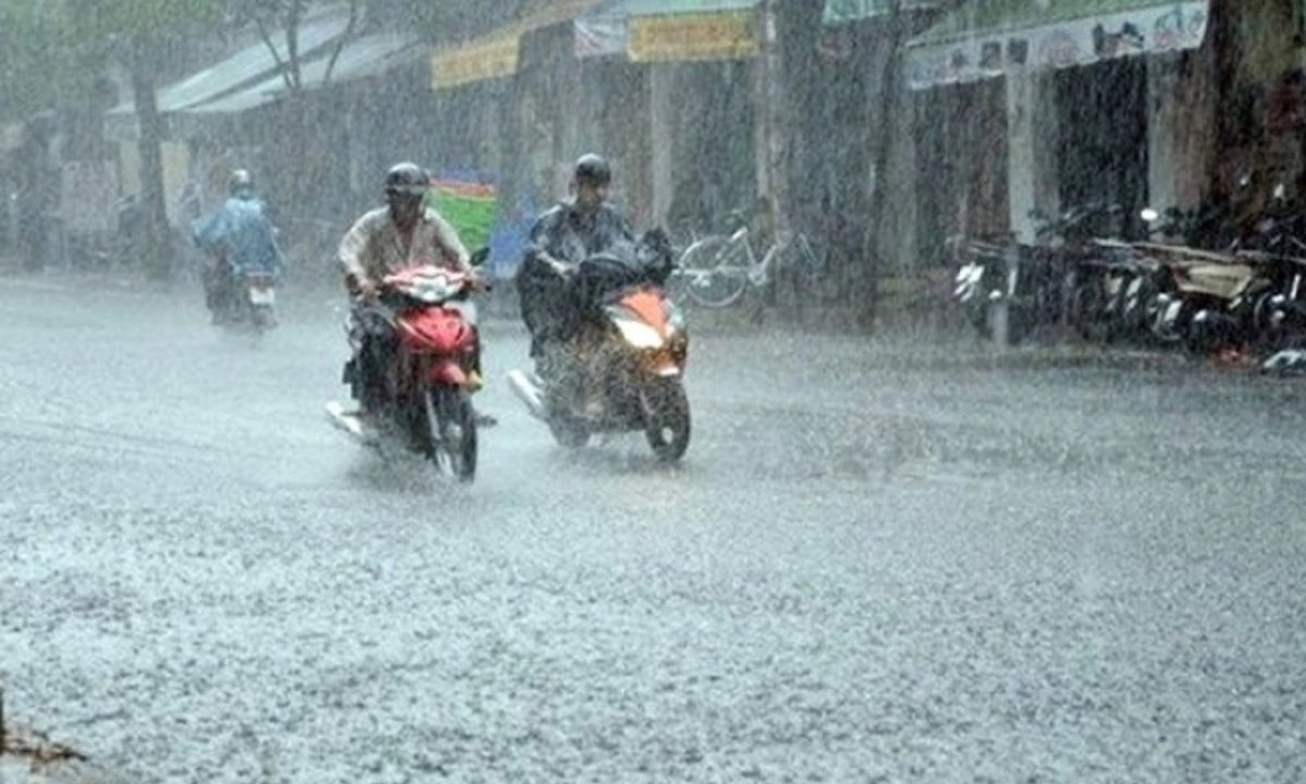 Ngày 12/5: Nam Bộ tiếp tục mưa dông, cảnh báo lốc sét