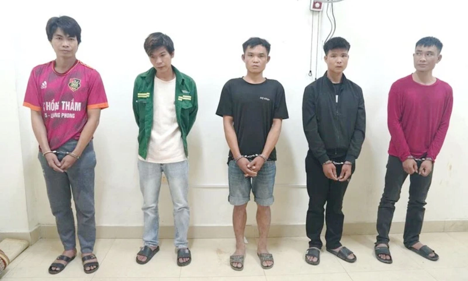 Bắt nhóm nghiện ma túy chuyên cướp giật tài sản người đi đường