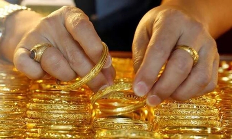 Giá vàng bật tăng, chạm mốc 120 triệu đồng/lượng 