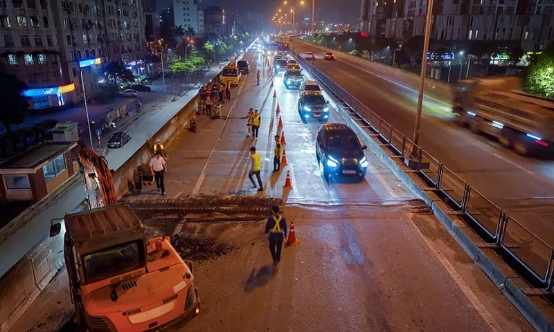 Hà Nội phân luồng giao thông đường Vành đai 3 trên cao để sửa chữa mặt đường và khe co giãn
