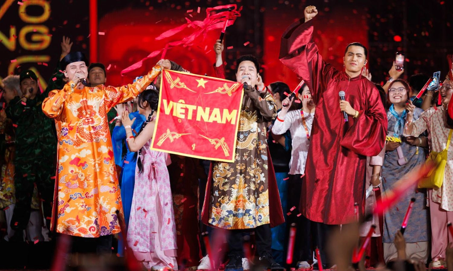 “Mưa Lửa” cháy vé, “Anh Trai Vượt Ngàn Chông Gai” thắng lớn 