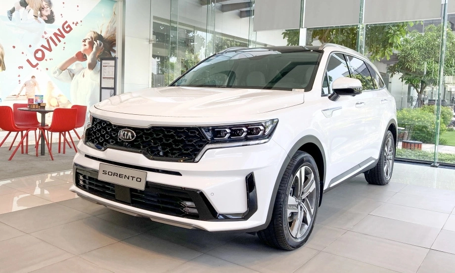 KIA Sorento giảm giá sốc, khởi điểm dưới 900 triệu đồng
