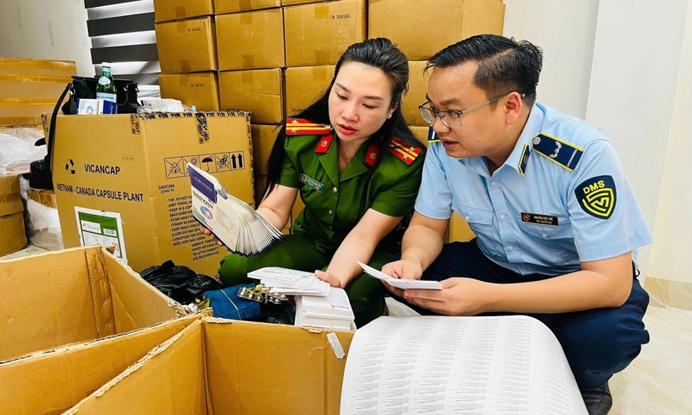 Triệt phá xưởng sản xuất thực phẩm chức năng giả quy mô công nghiệp