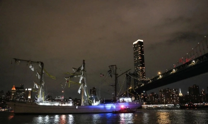 Mỹ điều tra vụ tàu Mexico đâm vào cầu Brooklyn