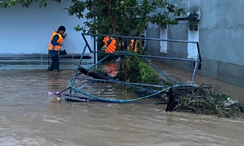 Mưa lớn kèm dông lốc gây thiệt hại hàng tỷ đồng tại Tuyên Quang