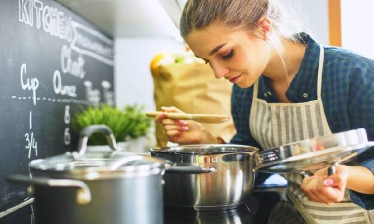 Những thói quen nấu ăn âm thầm hủy hoại cơ thể mỗi ngày