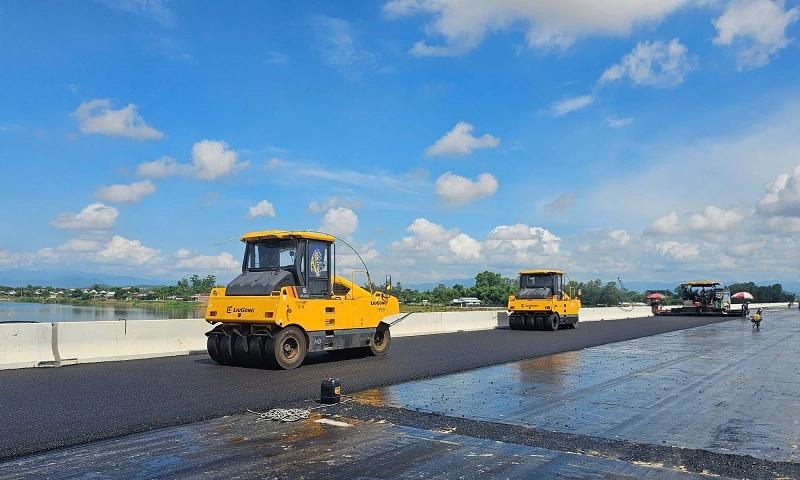 Gấp rút thi công để hai tuyến cao tốc qua Bình Định, Phú Yên kịp thông xe ngày 19/8