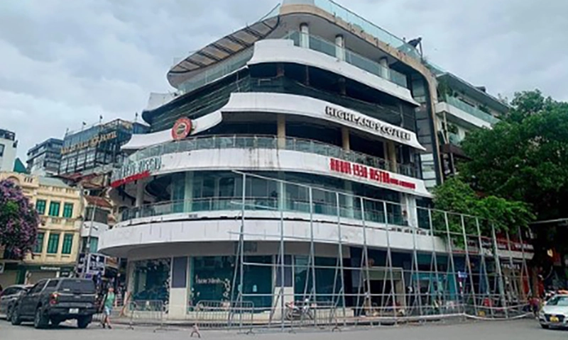 Bắt đầu giai đoạn tháo dỡ tòa nhà Hàm cá mập