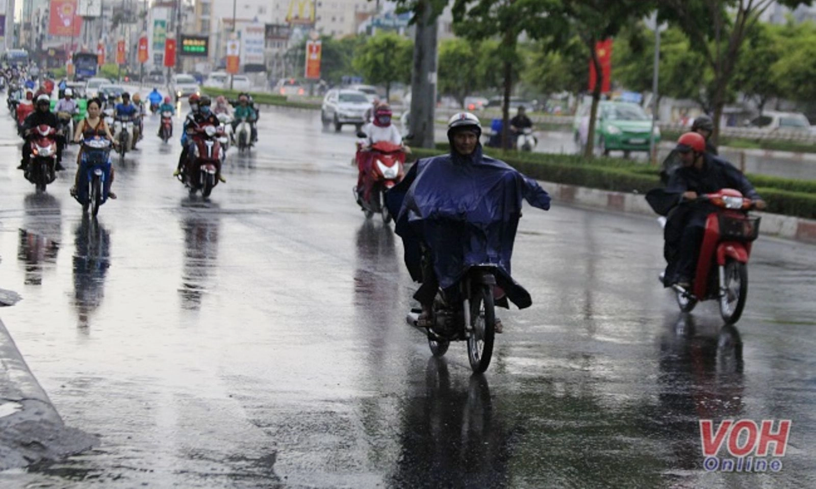 Cả nước có mưa lớn, miền Bắc và Bắc Trung Bộ dịu mát