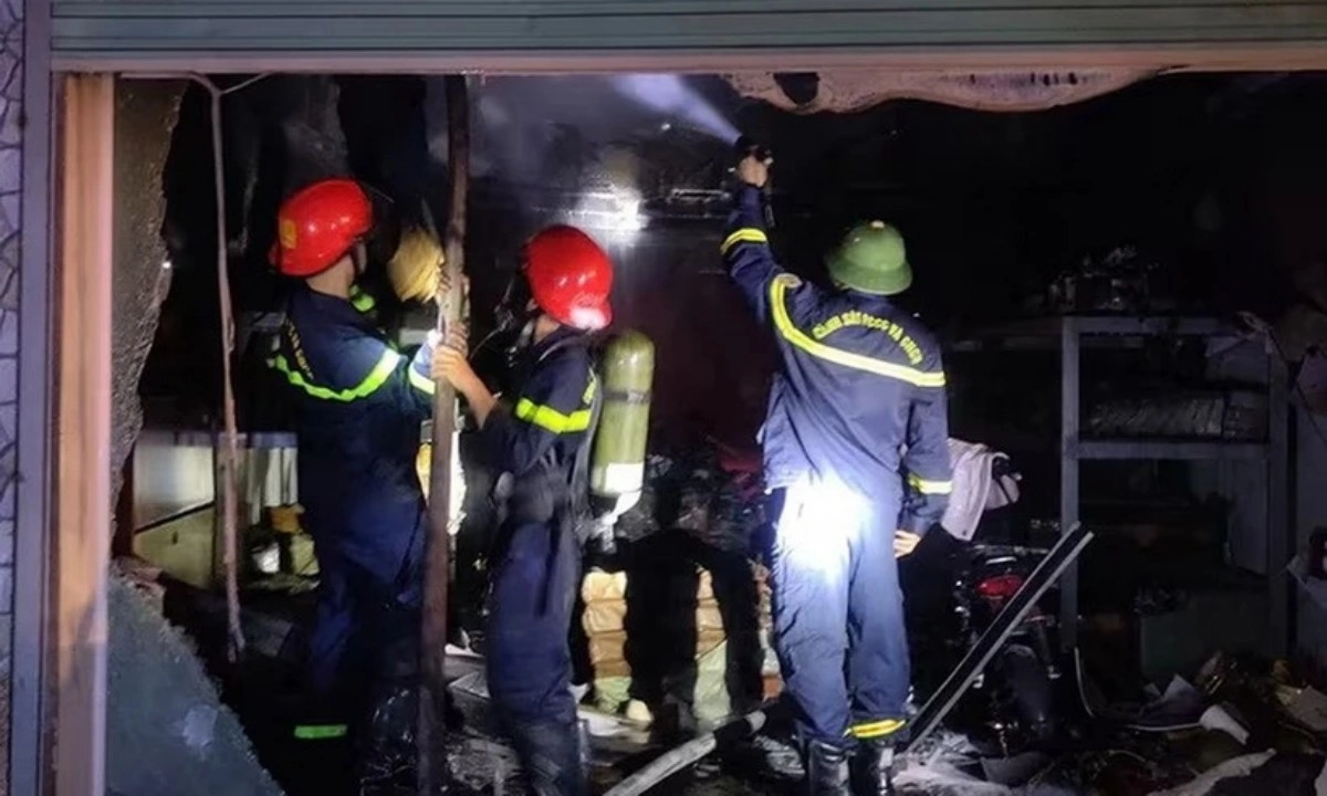 Bắc Giang: Cháy 4 nhà liền kề kèm theo nhiều tiếng nổ lớn