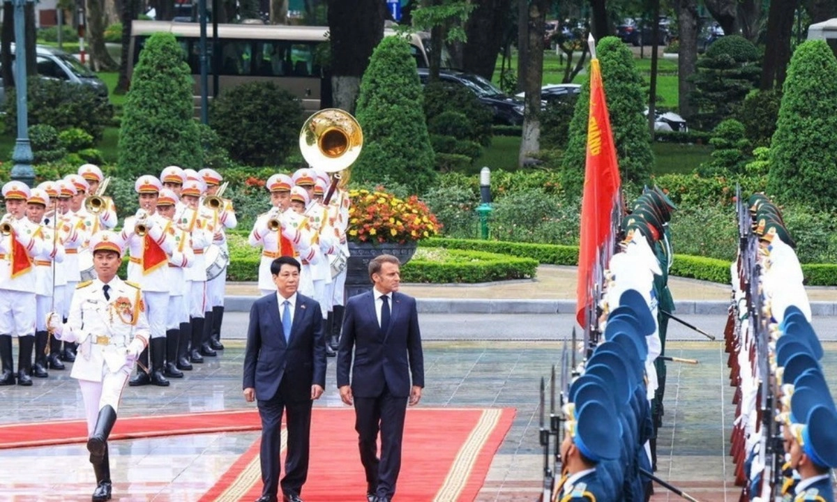 Chủ tịch nước Lương Cường chủ trì lễ đón Tổng thống Pháp