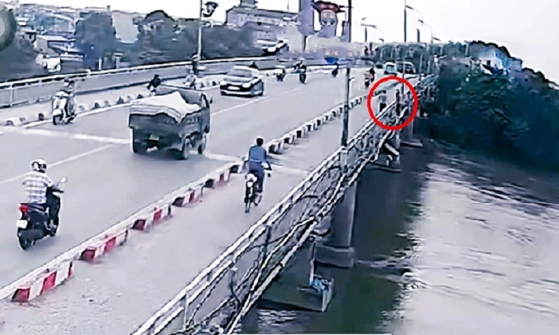 Cô giáo tiểu học dũng cảm cứu nữ sinh nhảy cầu ở Nam Định