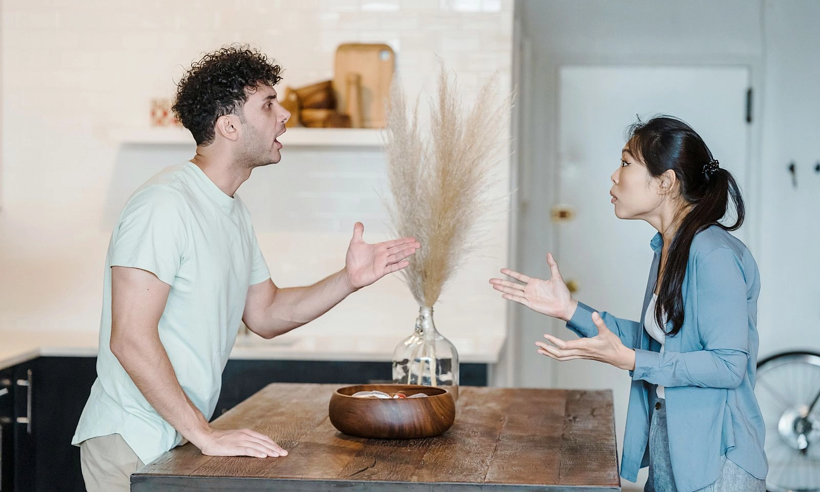 Những lý do khiến vợ chồng mãi không khá lên