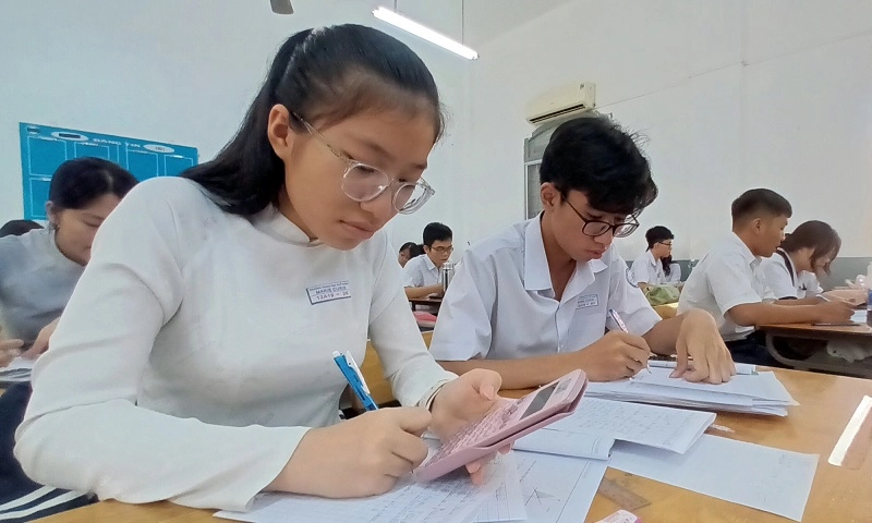 Điểm tin trưa 27/5: Đề thi tốt nghiệp THPT 2025 sẽ in trên khổ giấy a3 
