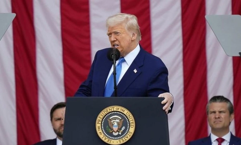 Tổng thống Donald Trump cân nhắc trừng phạt Nga