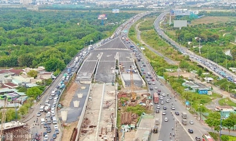 Cấm xe máy vào đường dẫn cao tốc TPHCM - Long Thành