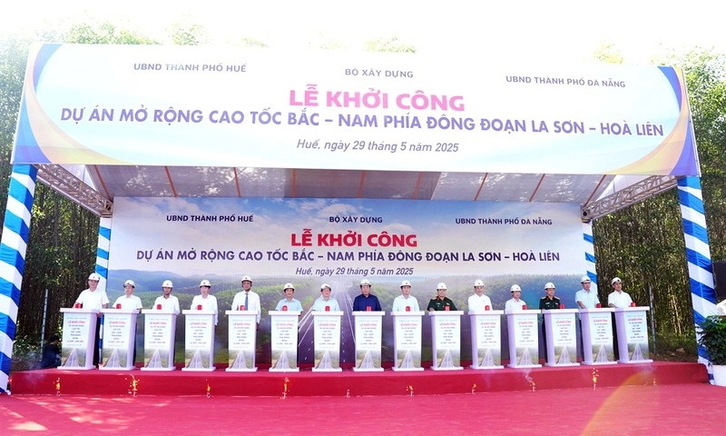 Khởi công dự án mở rộng cao tốc La Sơn - Hòa Liên xuyên qua vườn quốc gia Bạch Mã