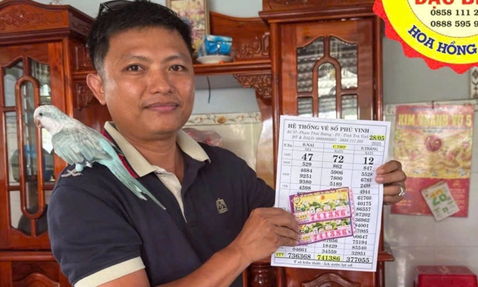 Trúng độc đắc 4 tỷ, người hái dừa thuê gọi đại lý từ Trà Vinh sang Cần Thơ đổi thưởng