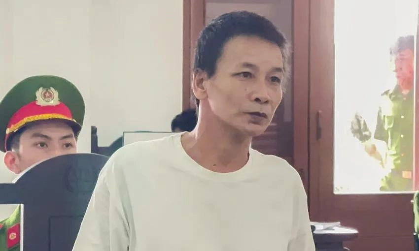 Bắt giam người đàn ông dùng dao chém hàng xóm vì chuyện con cái