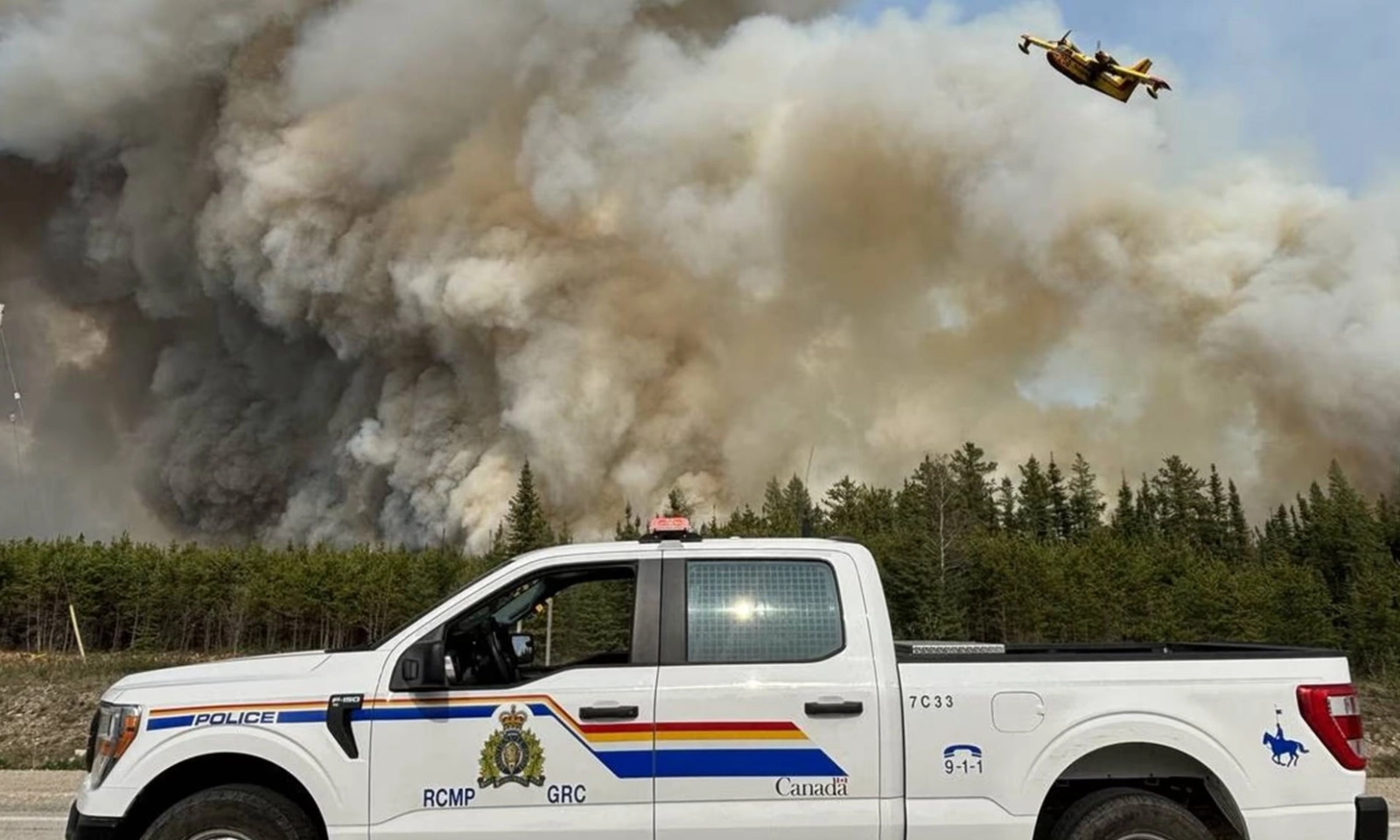 Canada sơ tán 25.000 người dân ở 3 tỉnh do cháy rừng lan rộng