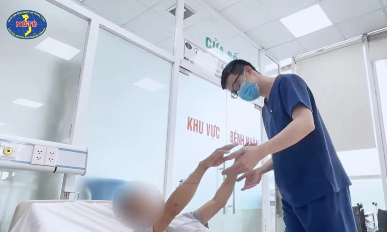 Làm việc ngoài trời nắng nóng, một thợ xây nguy kịch vì sốc nhiệt