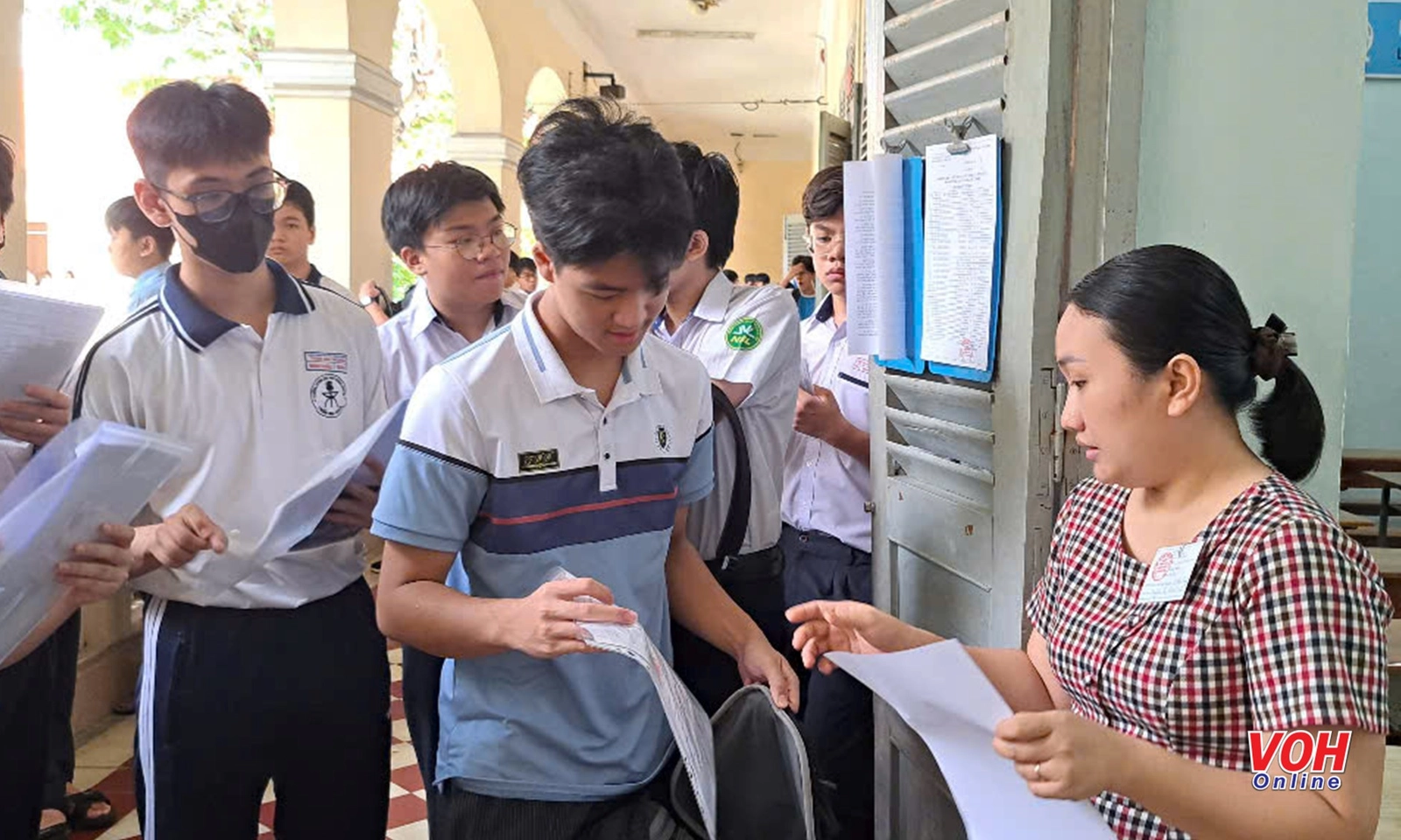 Hơn 76.000 thí sinh làm thủ tục dự thi tuyển sinh lớp 10 tại TPHCM