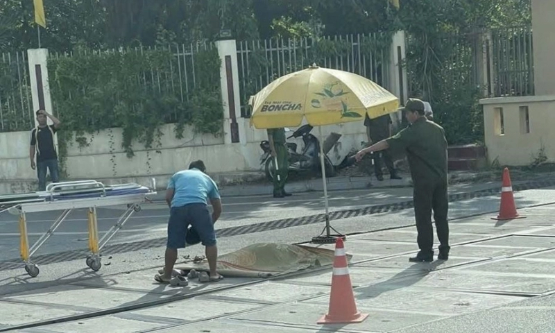 Nhân viên đường sắt tử vong do va chạm với xe tải tại Uông Bí